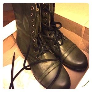 NEW Steve Madden Troopa boots- dark green.